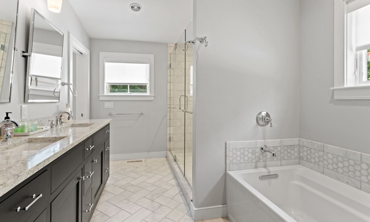 Photo of Bathroom in East Orleans