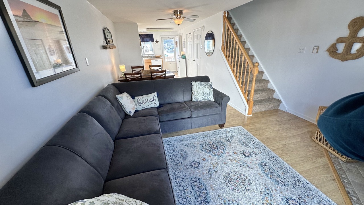 Photo of Livingroom in Caine Woods
