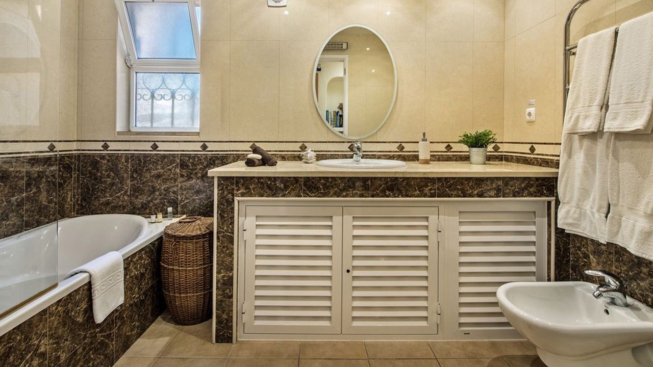 Photo of Bathroom in Guia