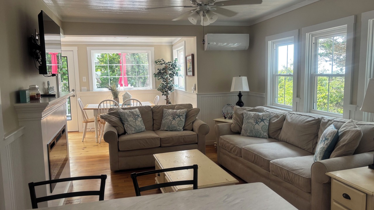 Photo of Livingroom in Campground Landing