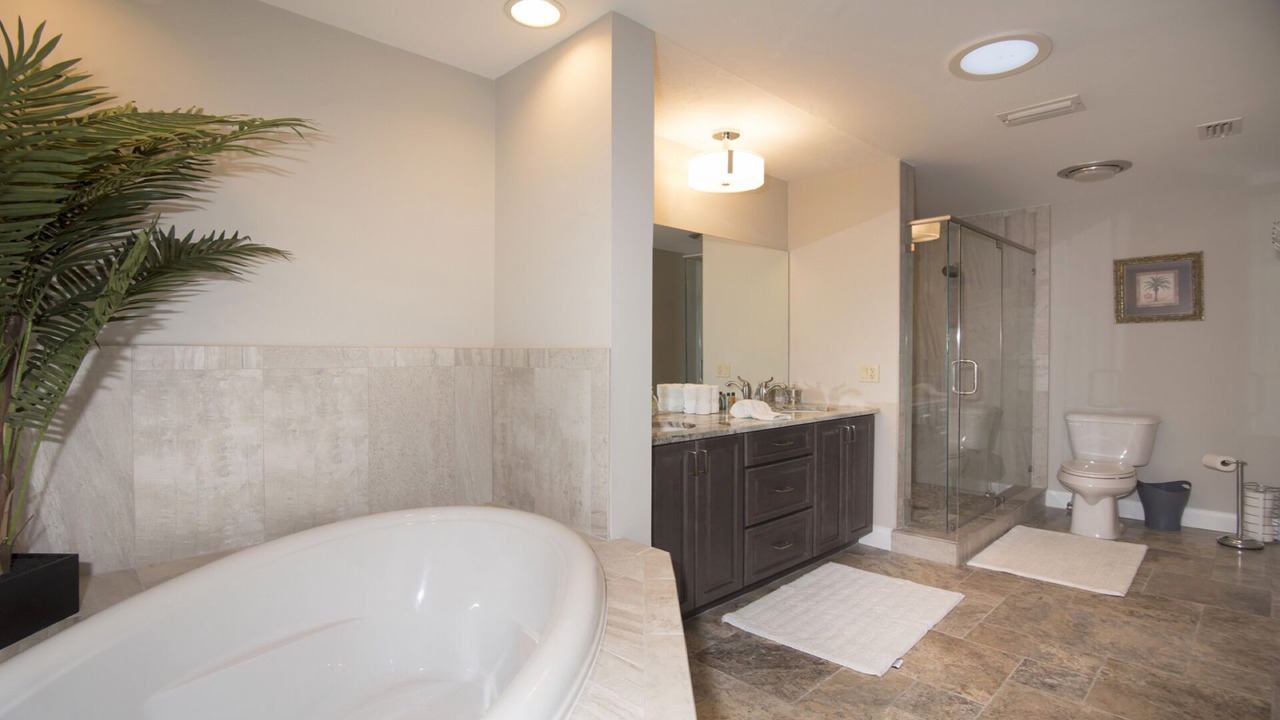 Photo of Bathroom in Crystal Shores