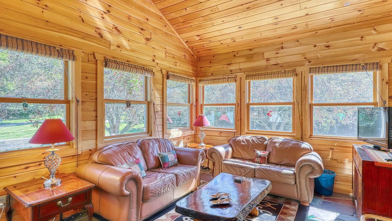 Photo of Livingroom in Brant Lake