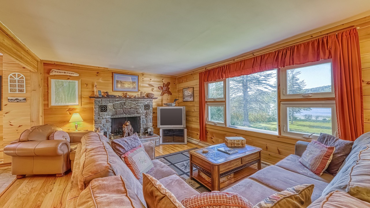 Photo of Livingroom in Brant Lake