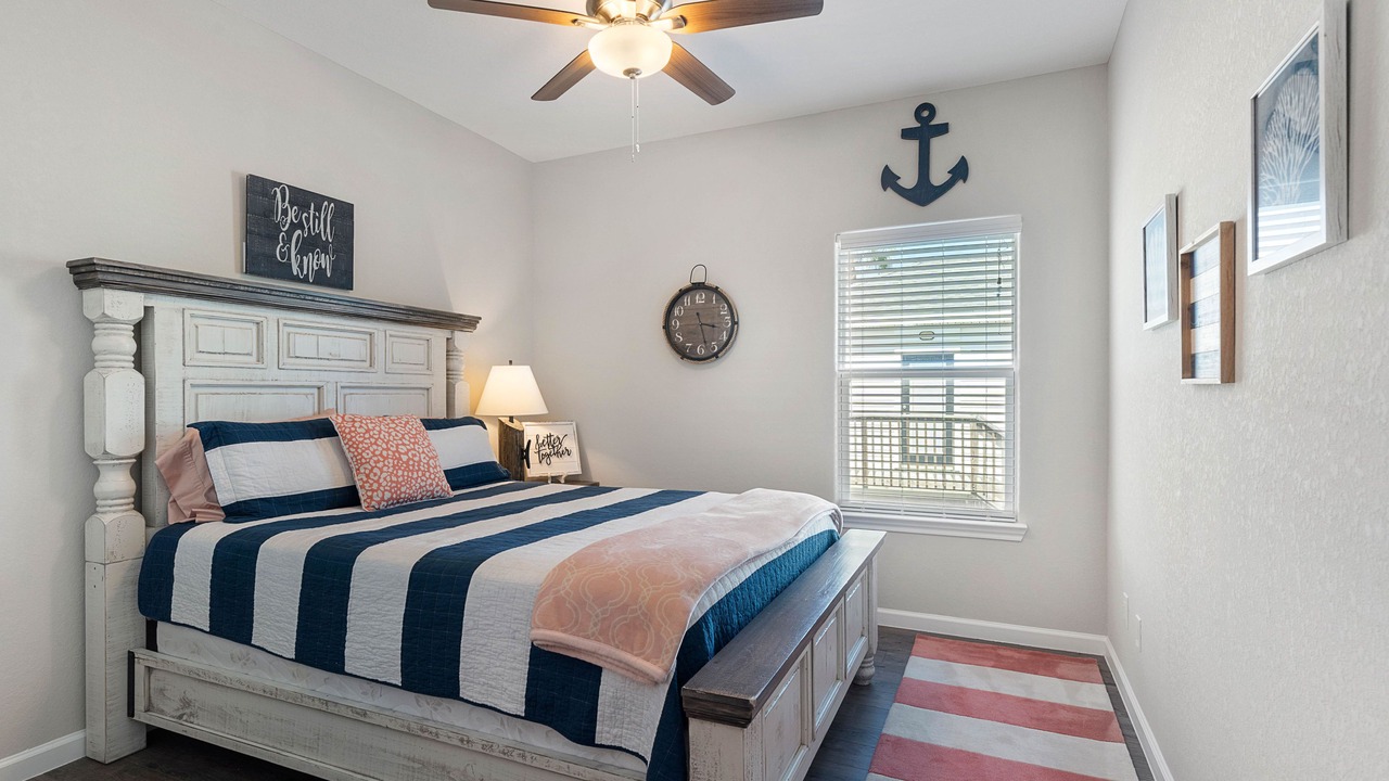 Photo of Bedroom in Pirates Beach