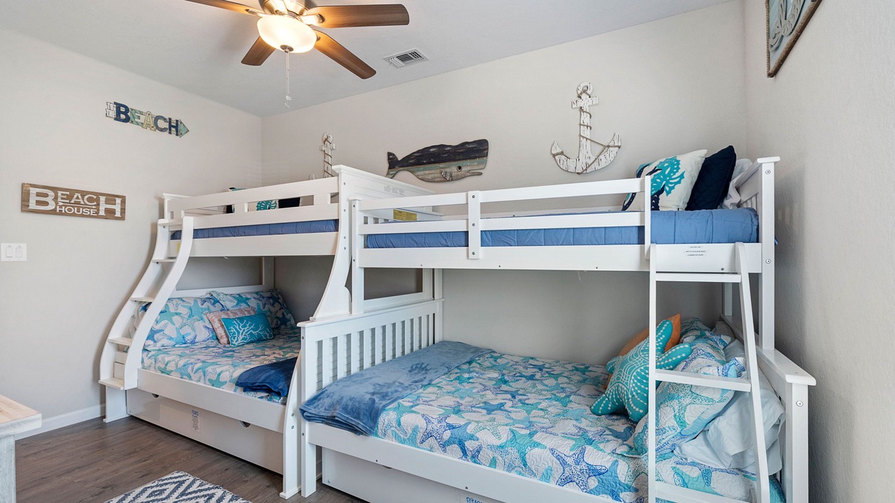 Photo of Bedroom in Pirates Beach