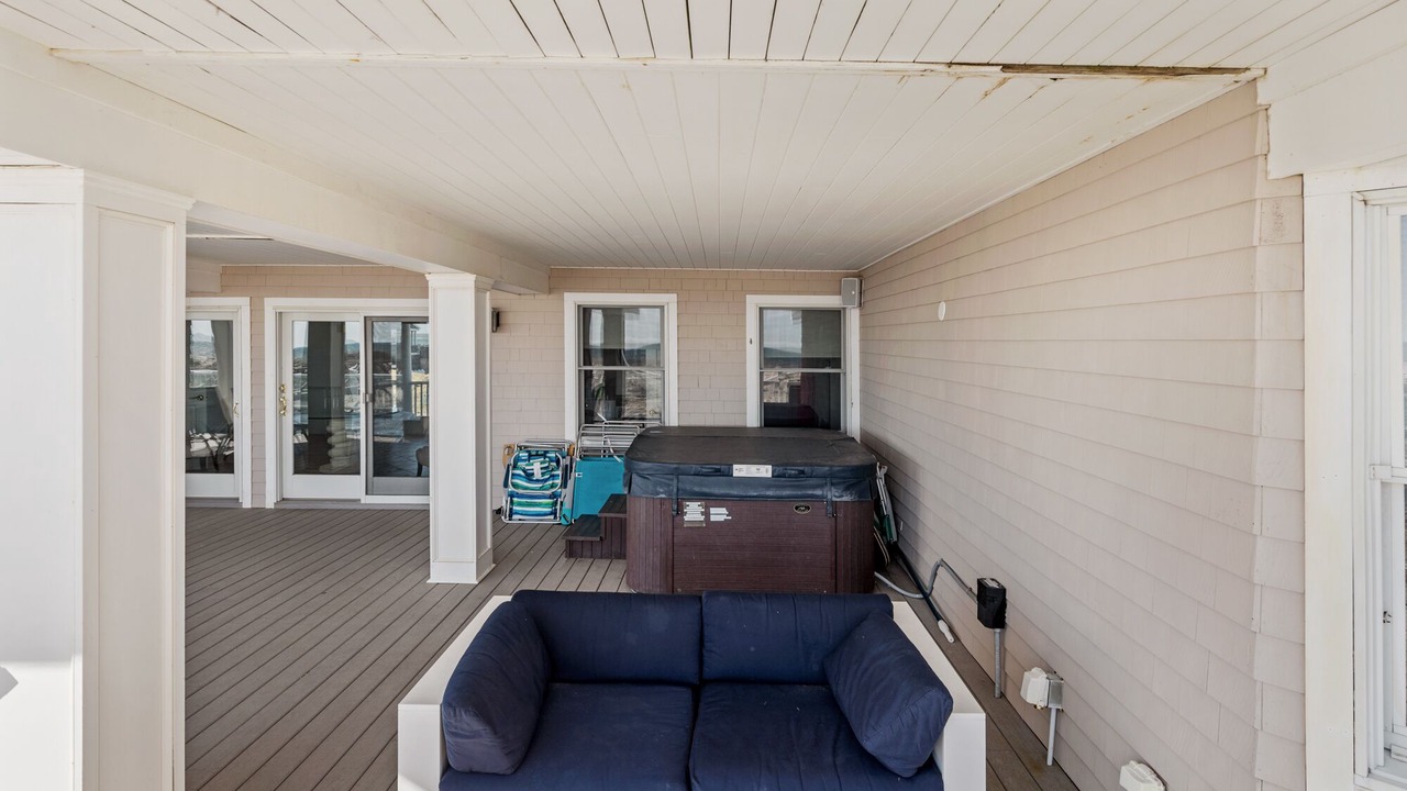 Photo of Patio Balcony in West Hampton Dunes