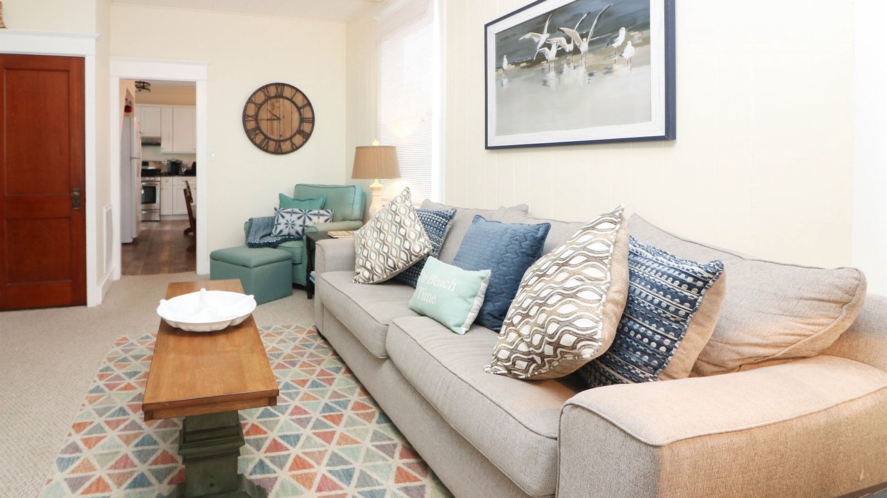 Photo of Livingroom in Town Bank