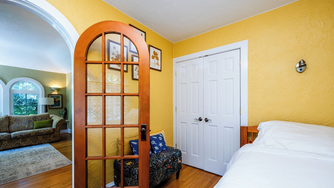 Photo of Bedroom in Gordon Beach