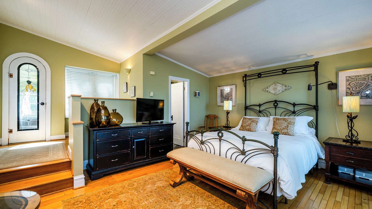 Photo of Bedroom in Gordon Beach