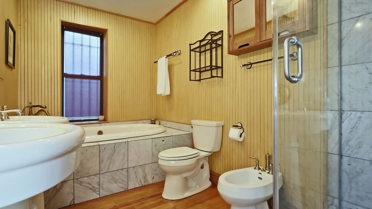 Photo of Bathroom in Central Park North