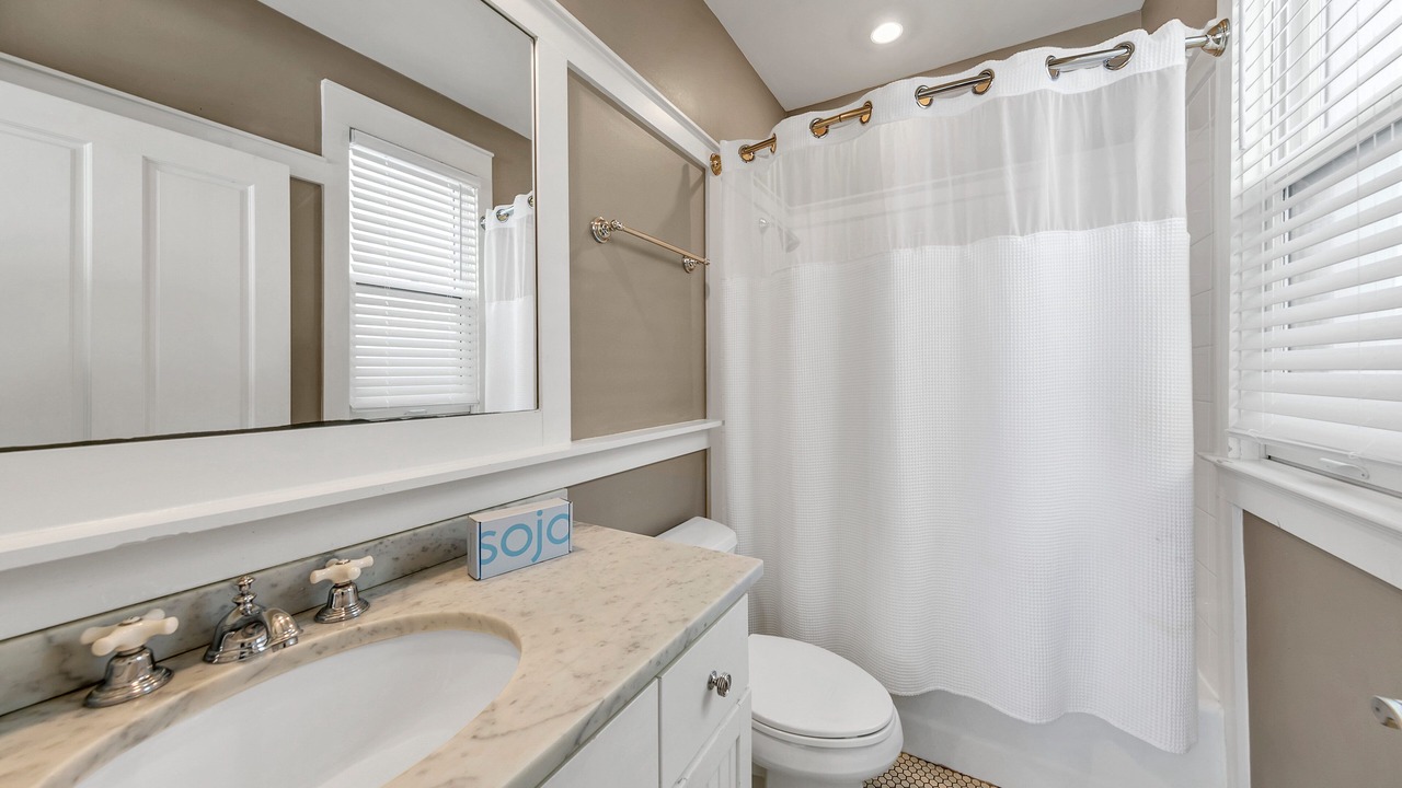 Photo of Bathroom in Delos