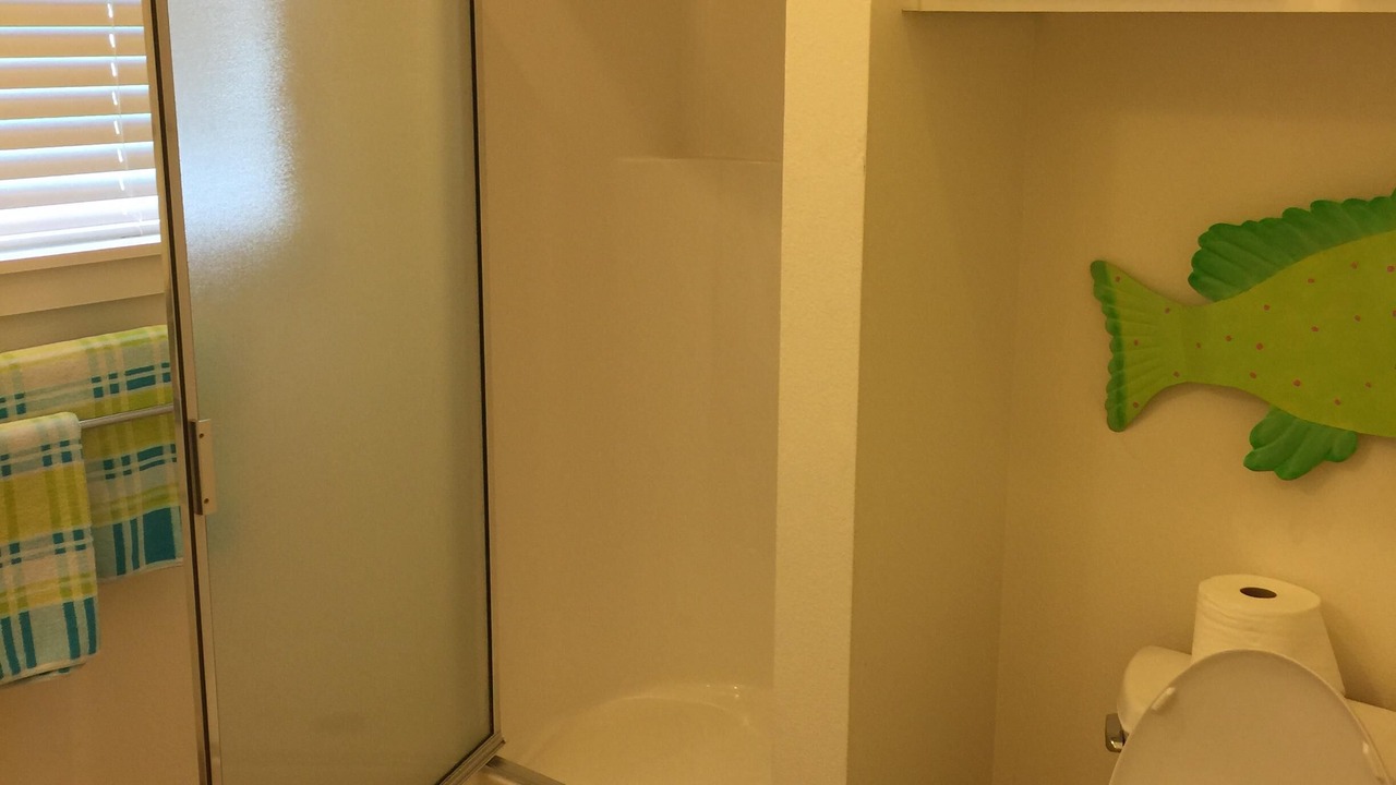 Photo of Bathroom in Pirates Beach