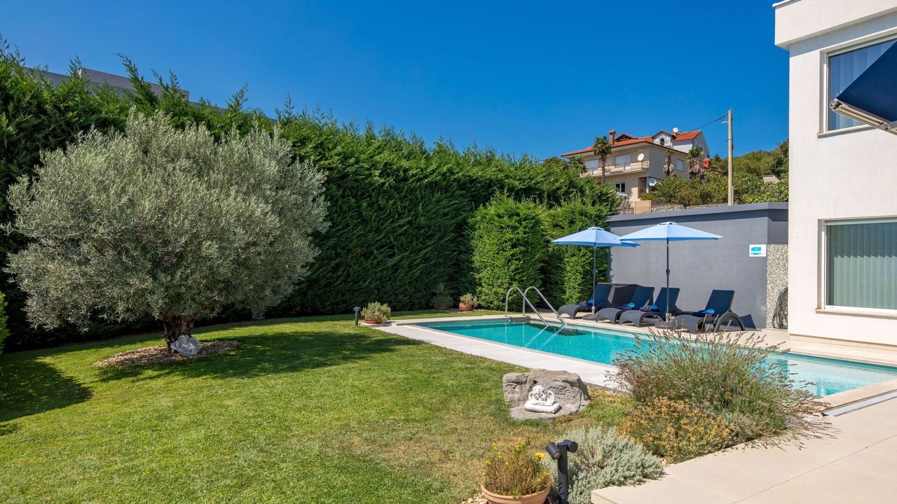 Photo of Outdoor in Rubesi