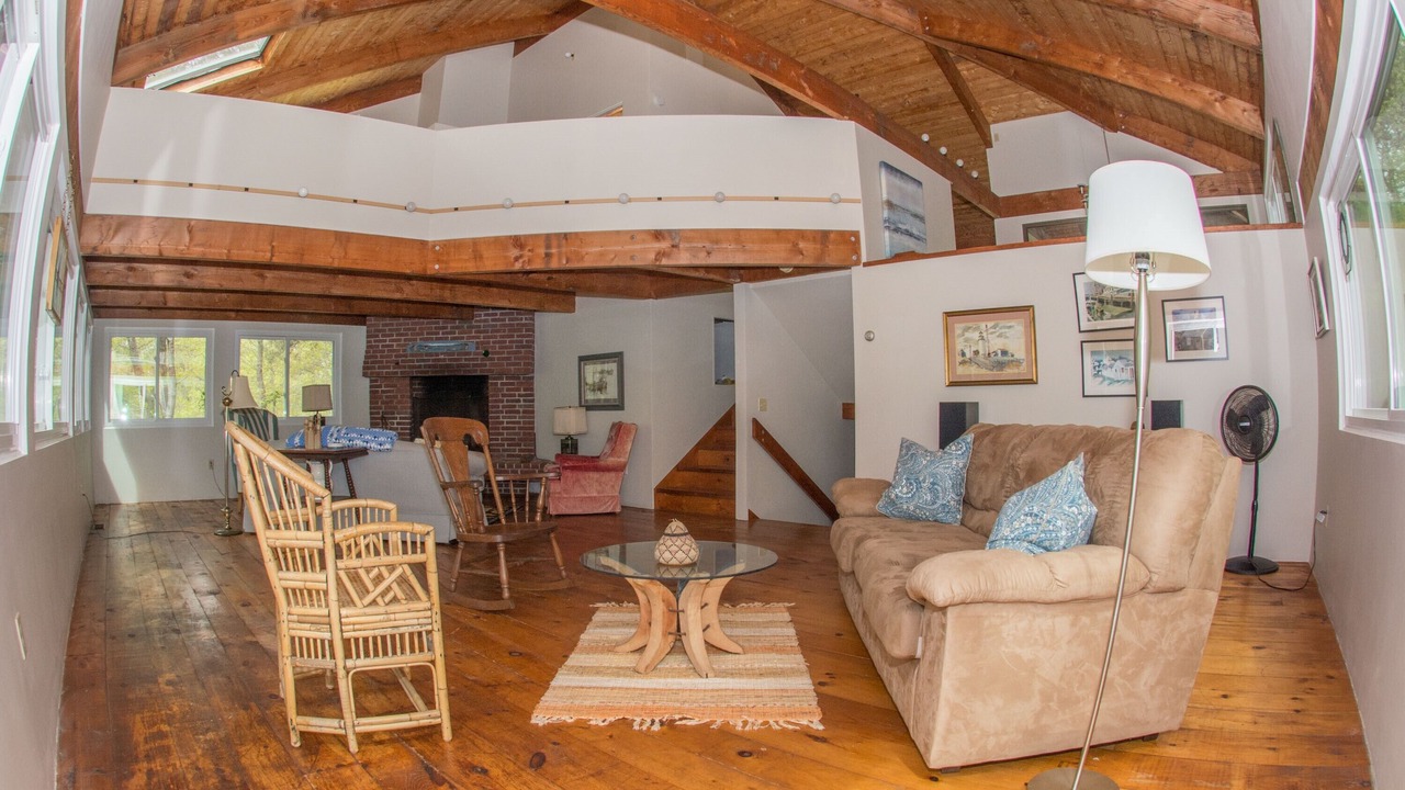 Photo of Livingroom in Truro