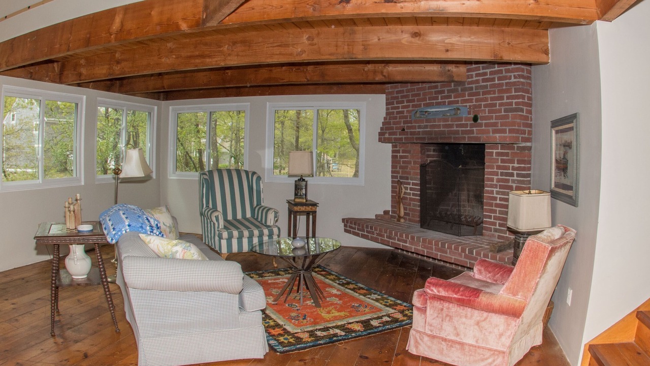 Photo of Livingroom in Truro