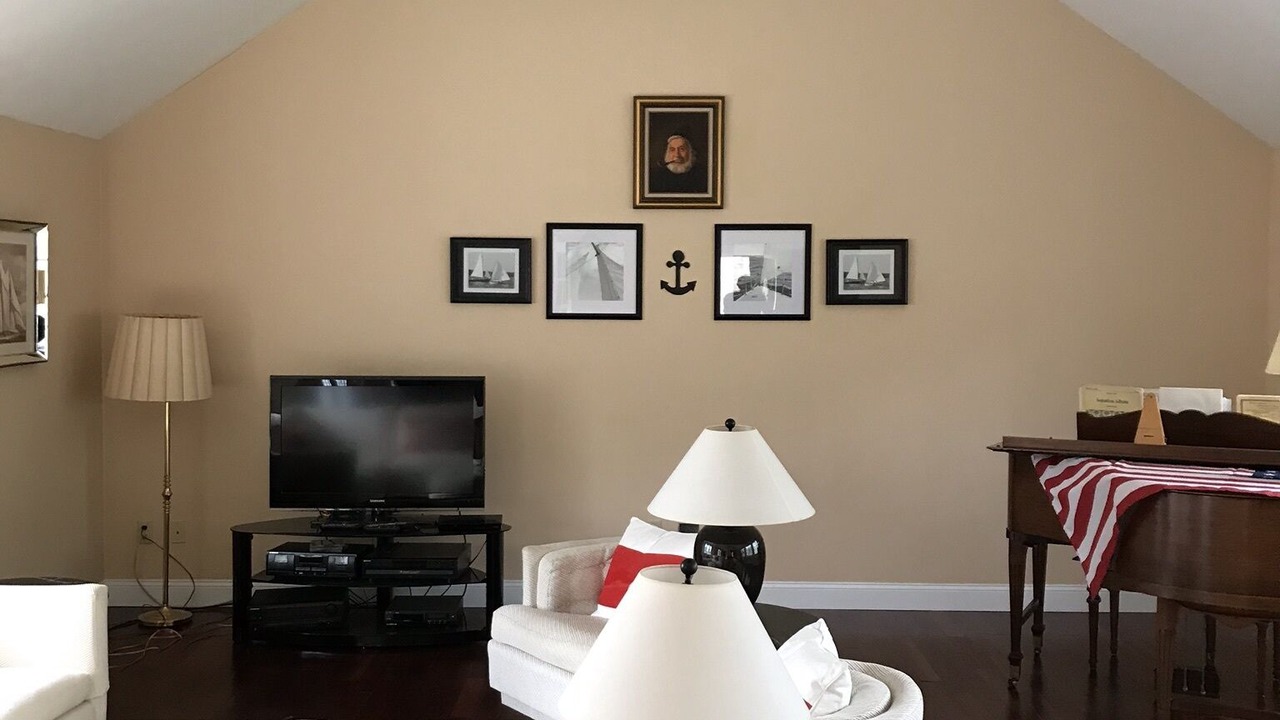 Photo of Livingroom in Brewster