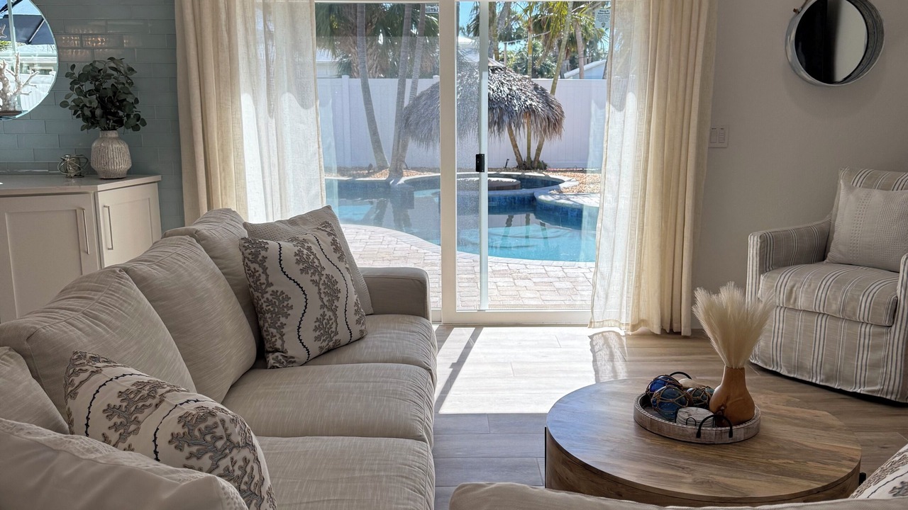 Photo of Livingroom in Holmes Beach
