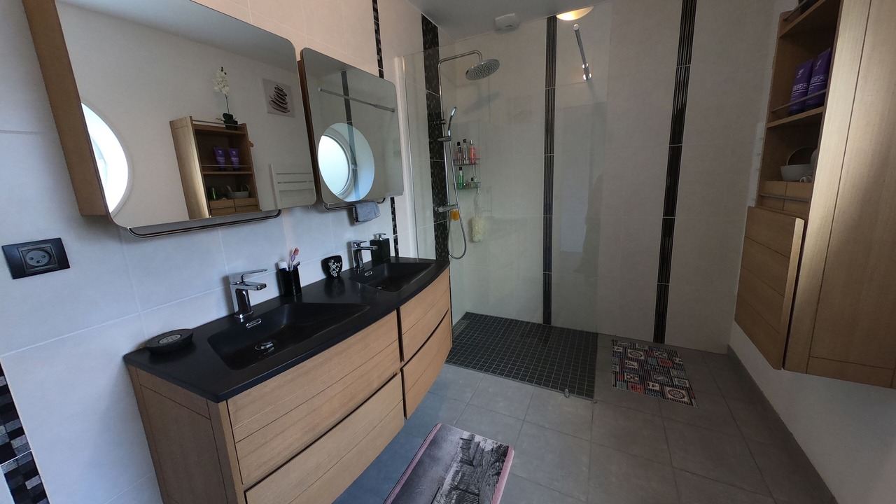 Photo of Bathroom in Louannec