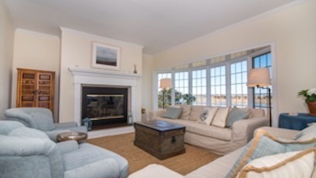 Photo of Livingroom in Town of Southampton
