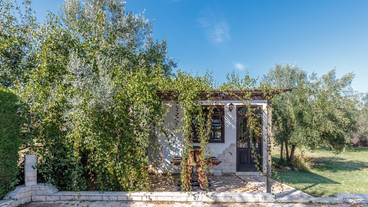 Photo of Outdoor in Peroj