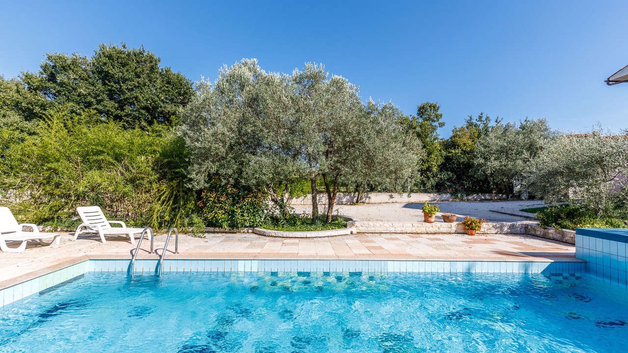 Photo of Outdoor in Peroj