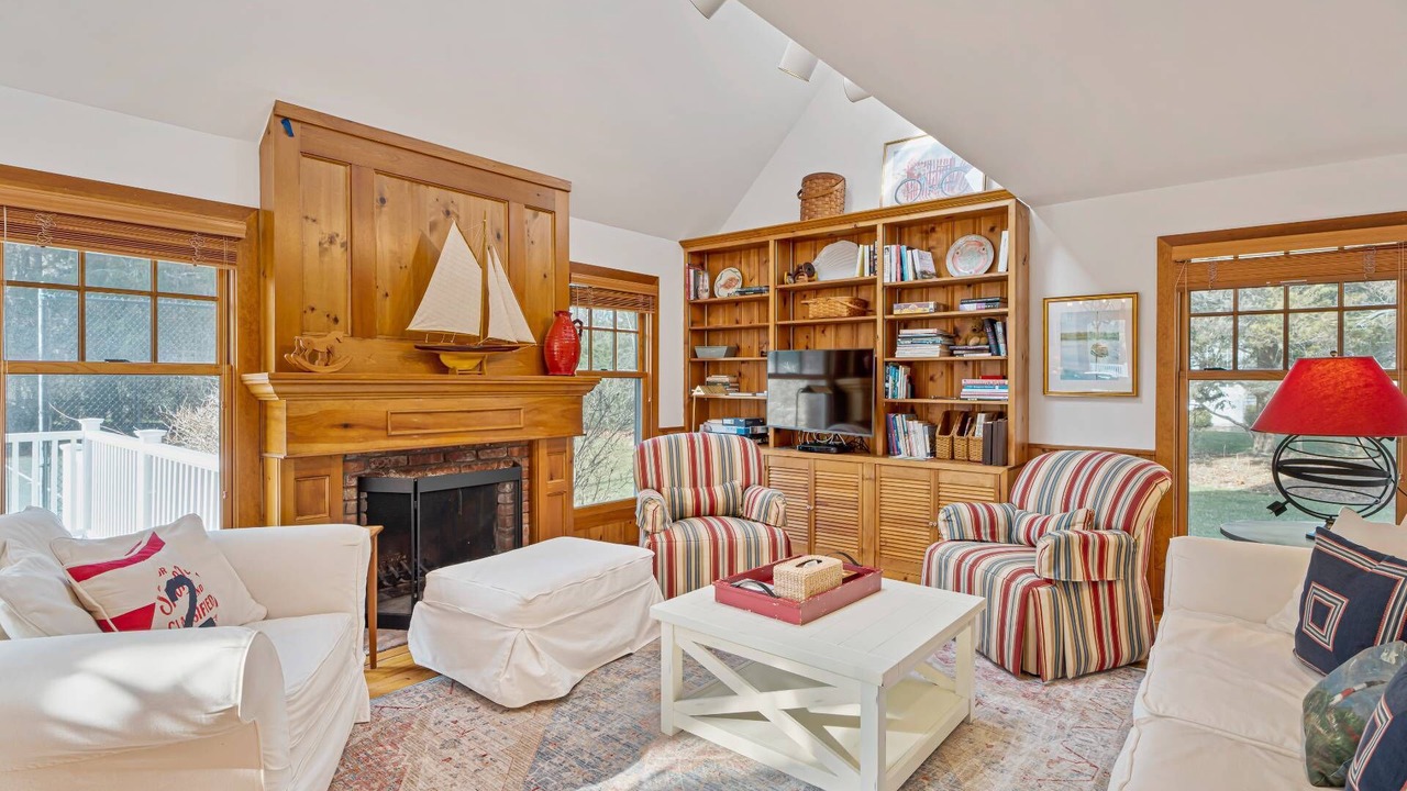 Photo of Livingroom in Quogue