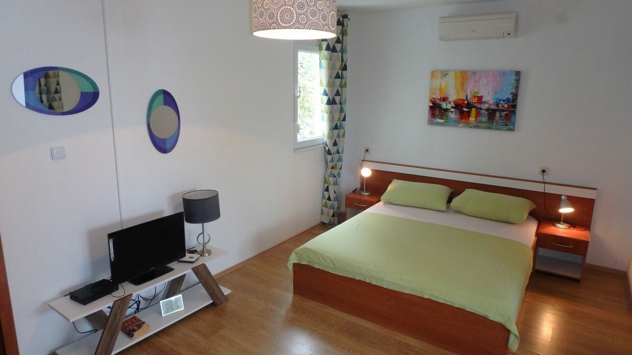 Photo of Bedroom in Brist