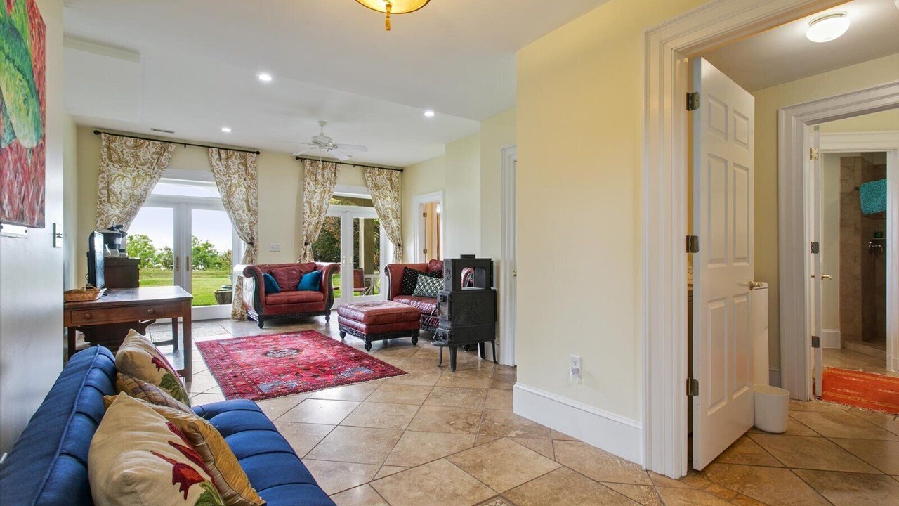 Photo of Livingroom in Claremont
