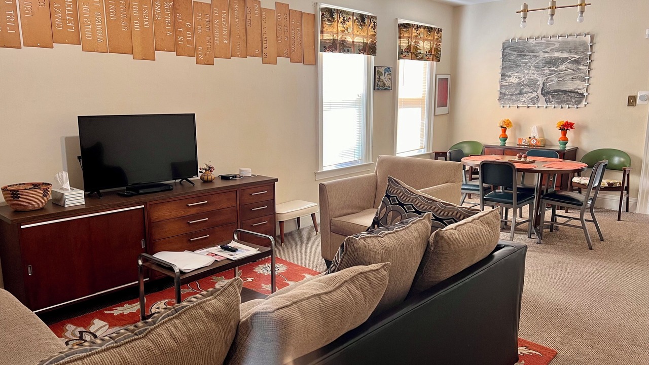 Photo of Livingroom in Downtown Niagara Falls