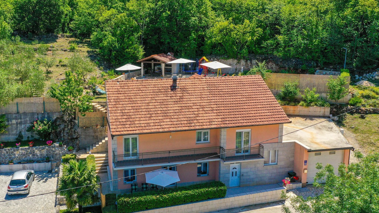 Photo of Others in Grubine