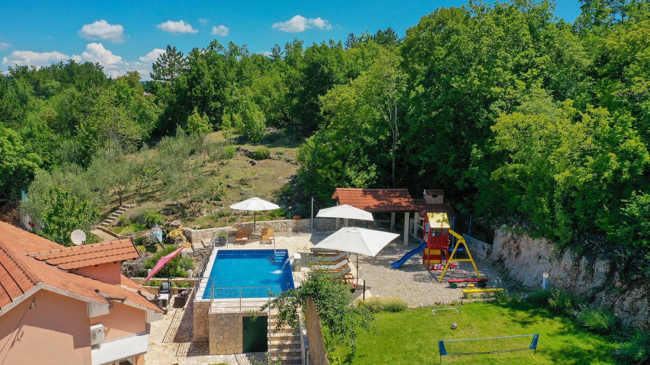 Photo of Outdoor in Grubine