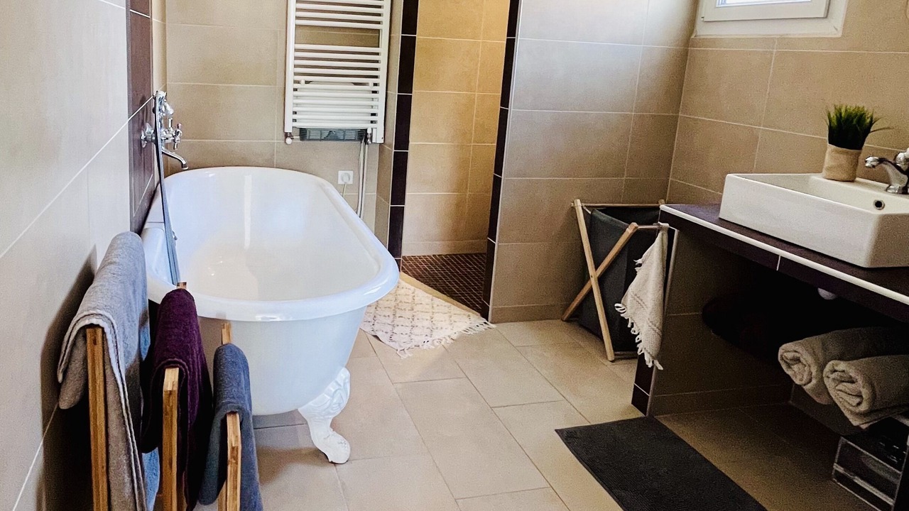 Photo of Bathroom in Montfavet