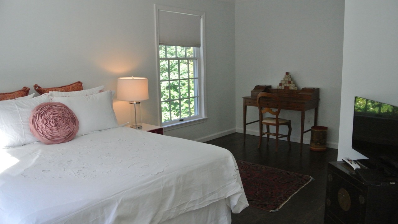 Photo of Bedroom in Hollowville