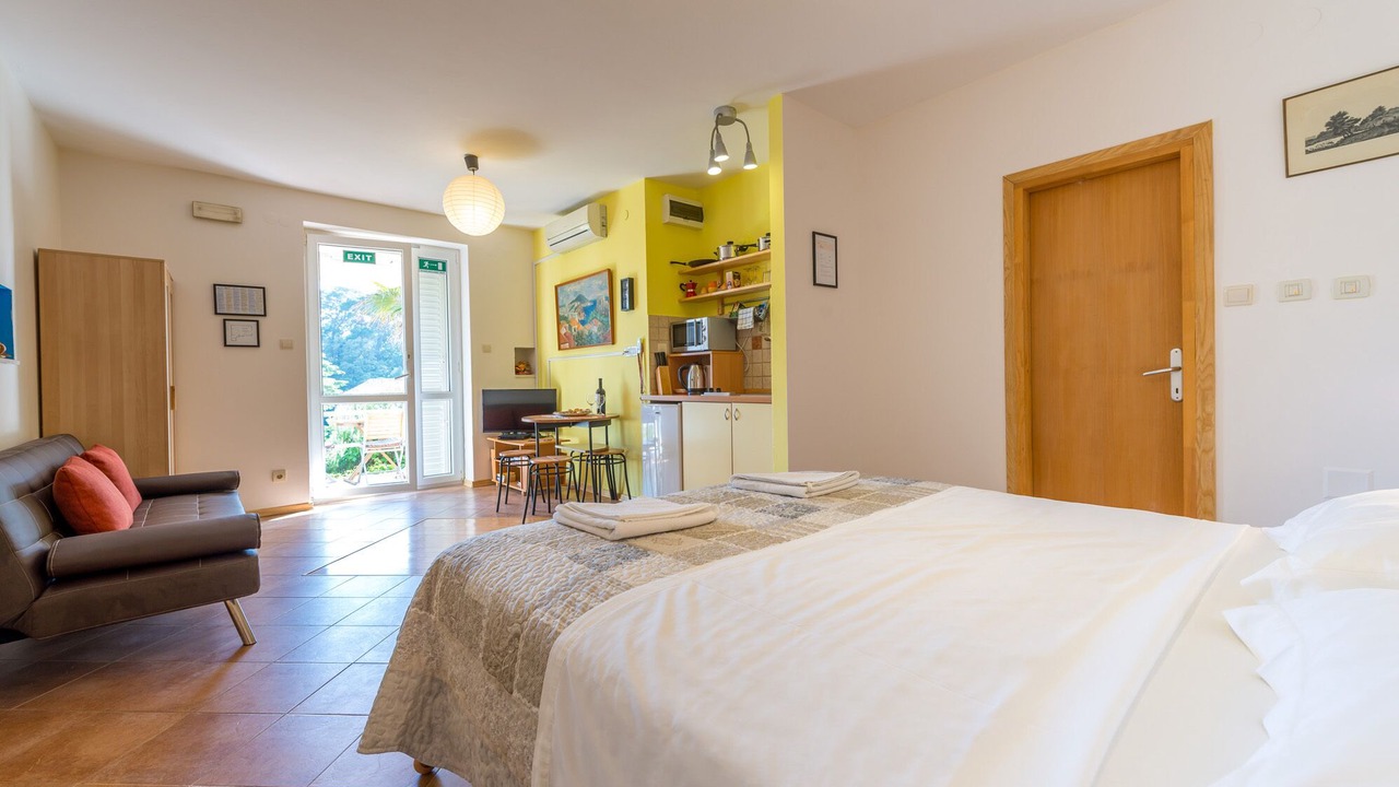 Photo of Bedroom in Pile
