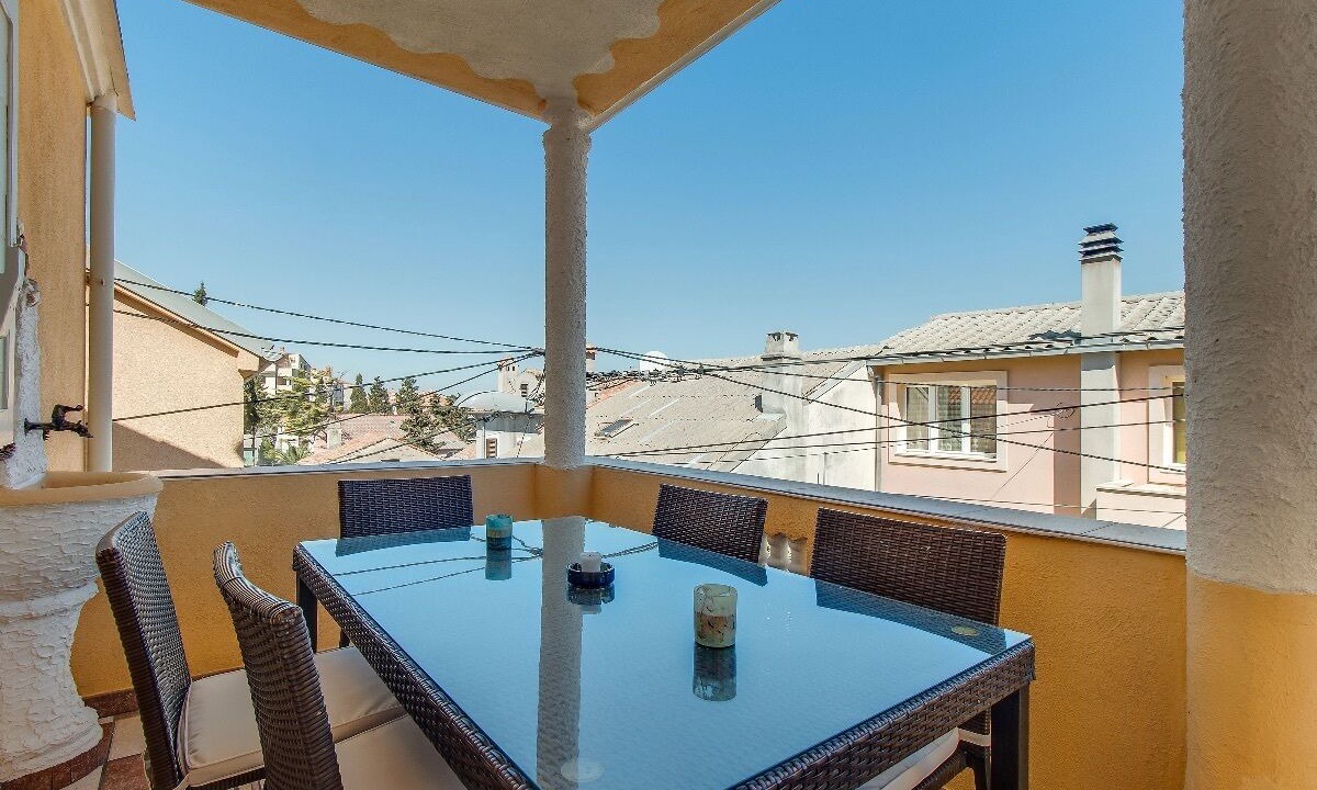 Photo of Outdoor in Cove Murtar