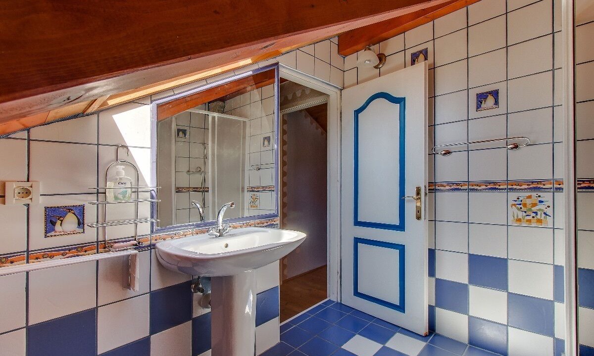 Photo of Bathroom in Cove Murtar
