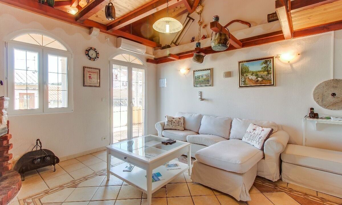 Photo of Livingroom in Cove Murtar