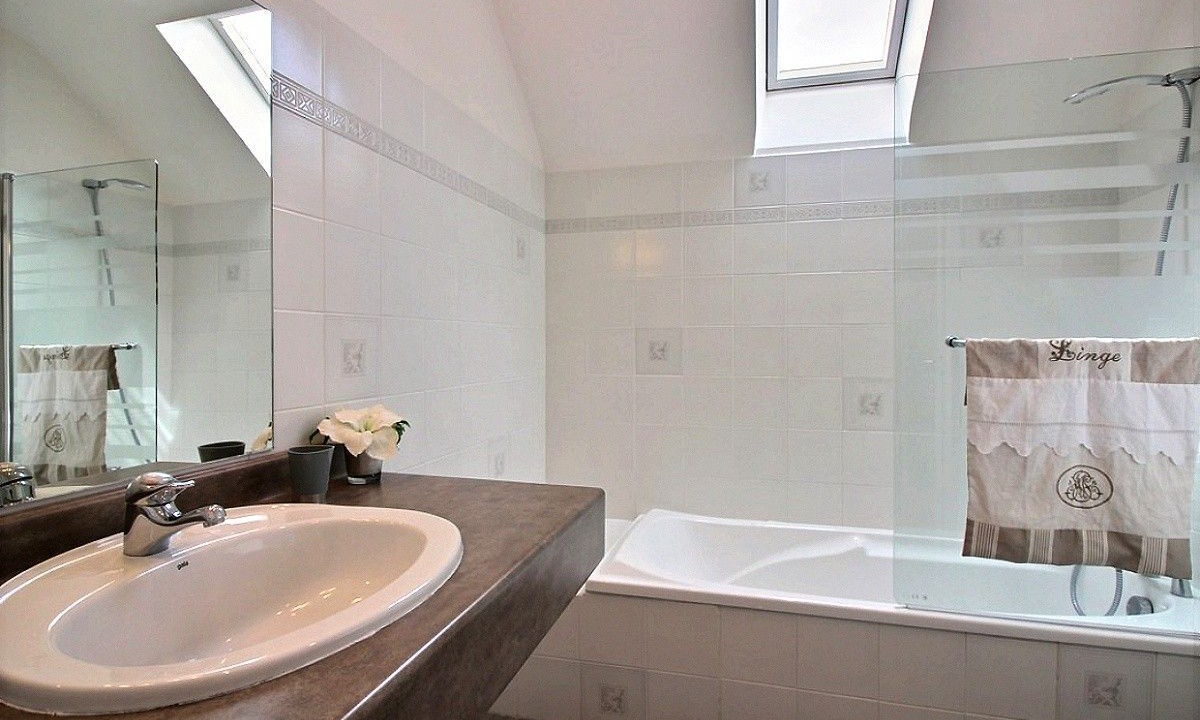 Photo of Bathroom in Trelevern
