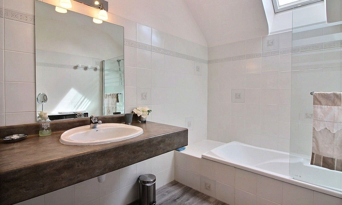 Photo of Bathroom in Trelevern