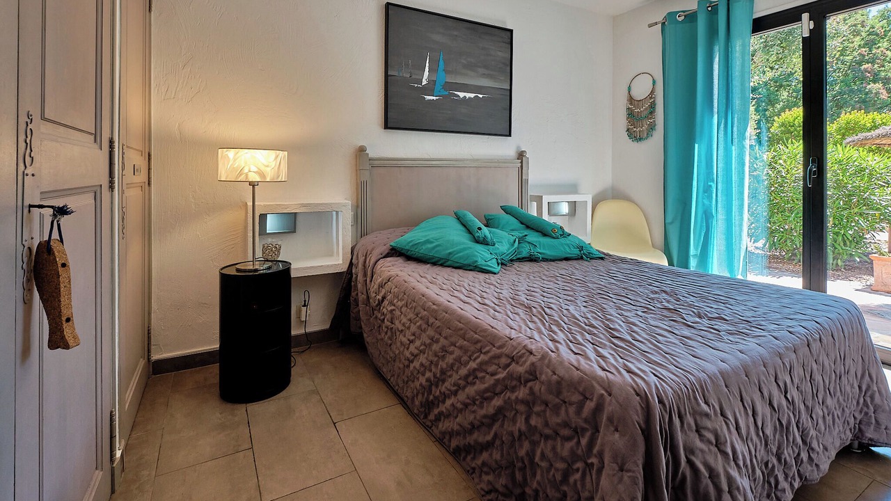 Photo of Bedroom in Saint-Aygulf
