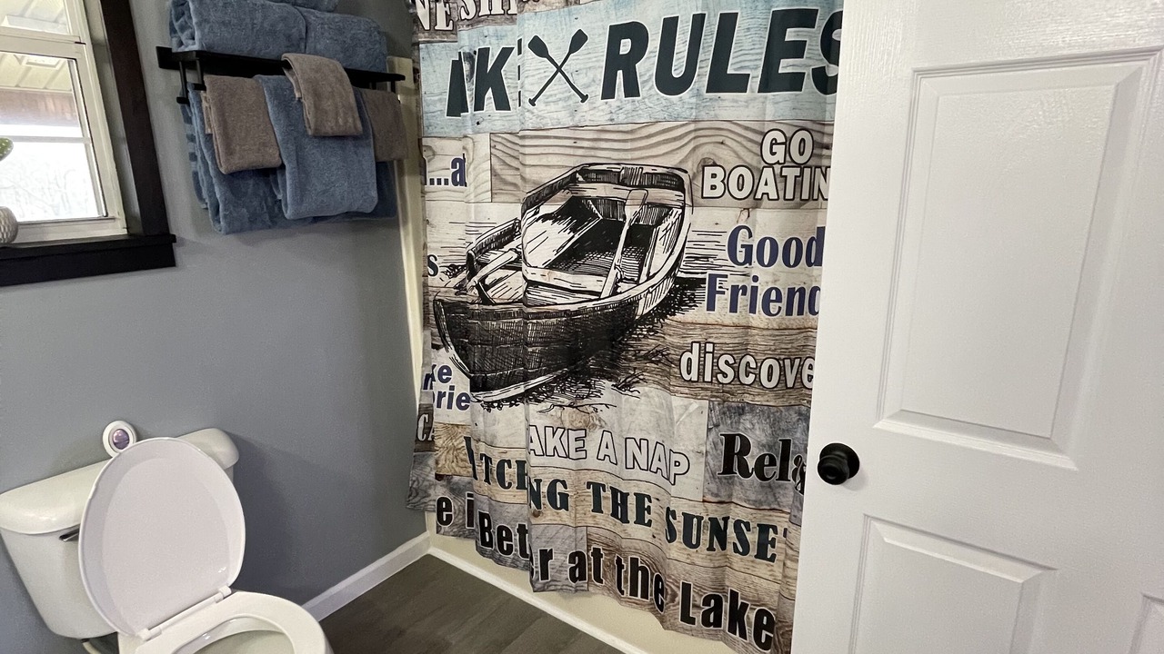 Photo of Bathroom in Frogue