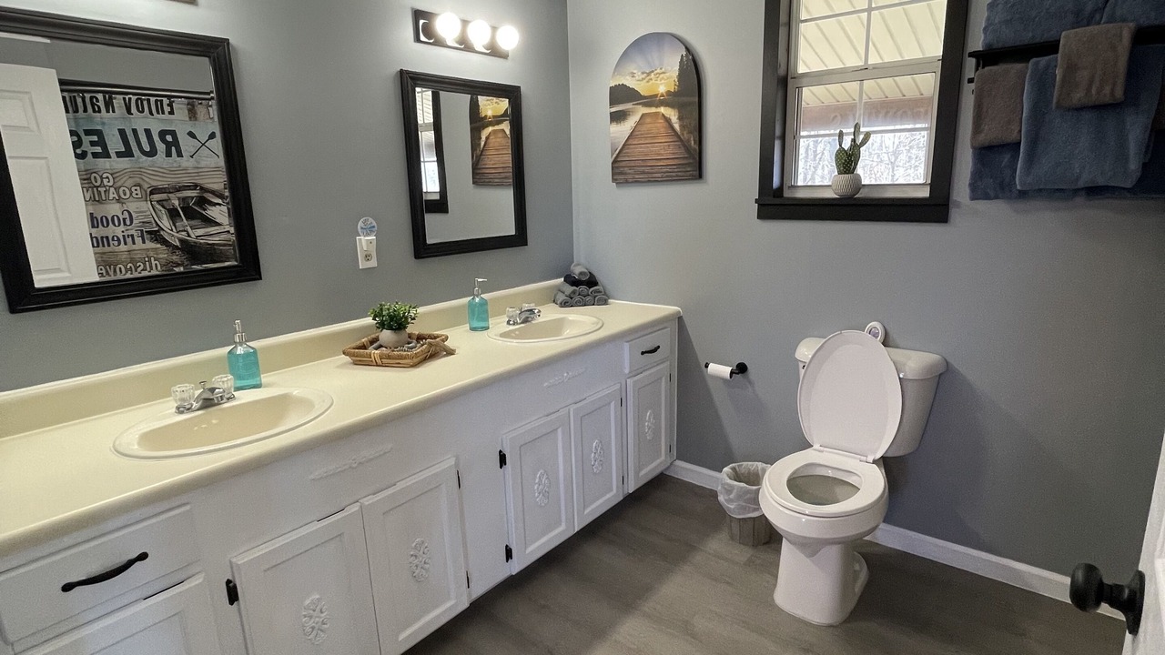 Photo of Bathroom in Frogue