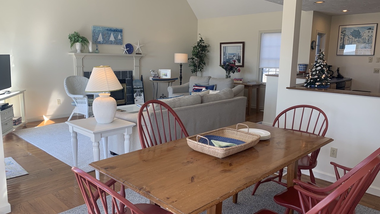 Photo of Livingroom in West Yarmouth
