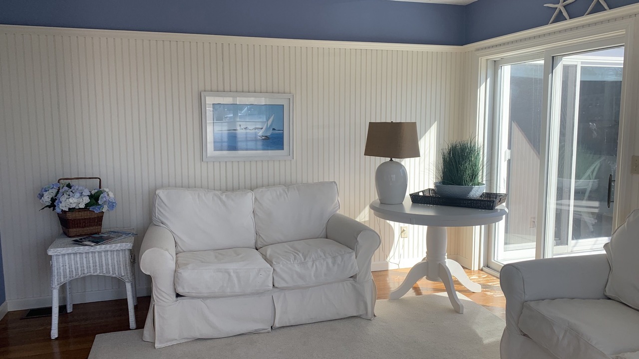 Photo of Livingroom in West Yarmouth