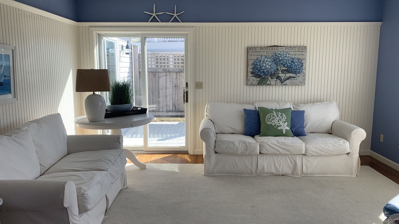 Photo of Livingroom in West Yarmouth