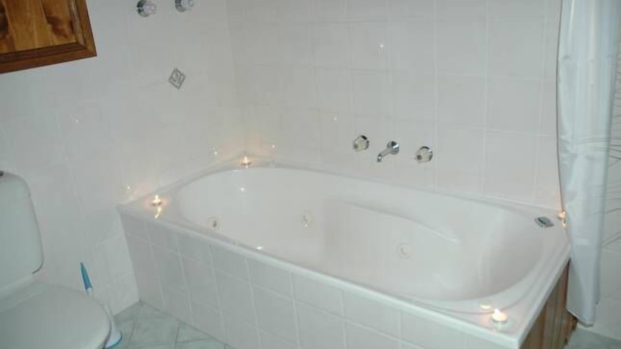 Photo of Bathroom in Leura