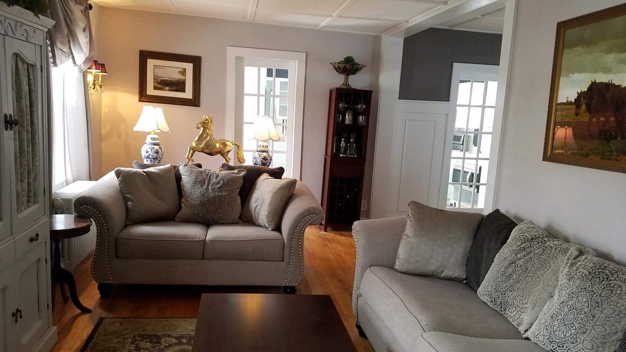 Photo of Livingroom in Lenox