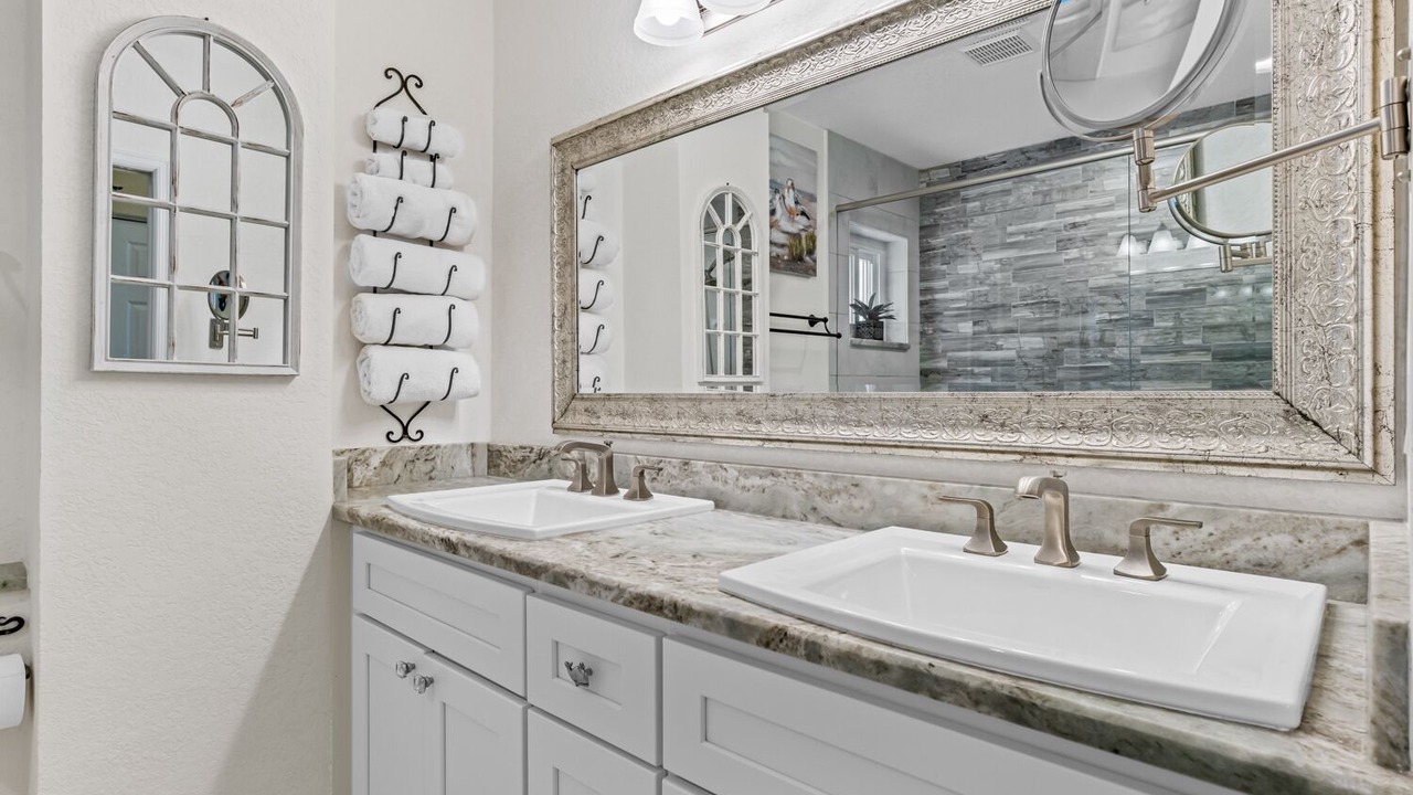 Photo of Bathroom in Independence Square