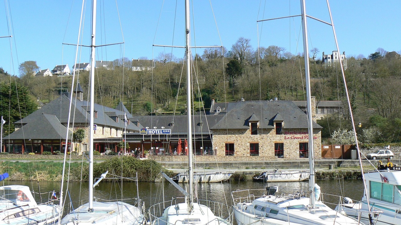Photo of Others in Quevert