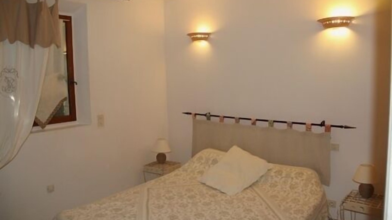 Photo of Bedroom in Lagnes
